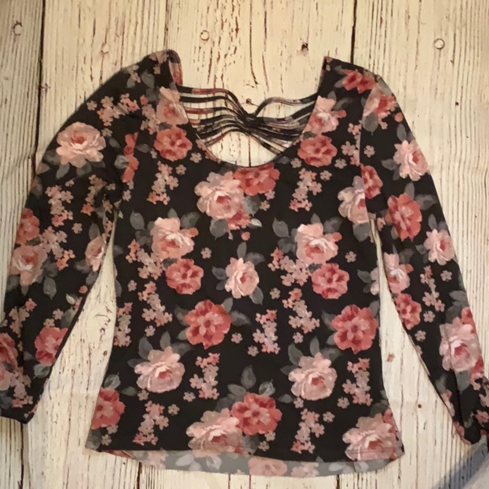 🛍Almost Famous floral crop top🛍